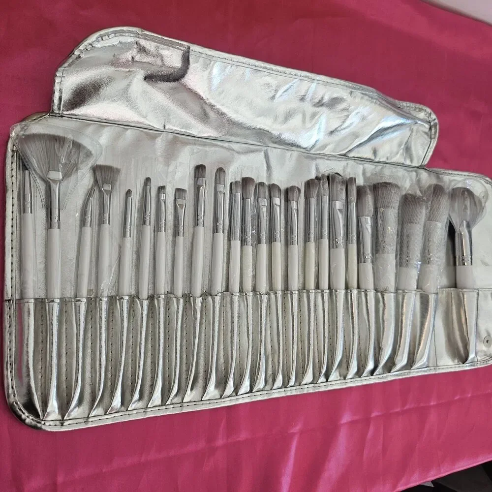 B.B.W. Cosmetics 24 Piece Makeup Brush Set With Carrying Travel Case Silver